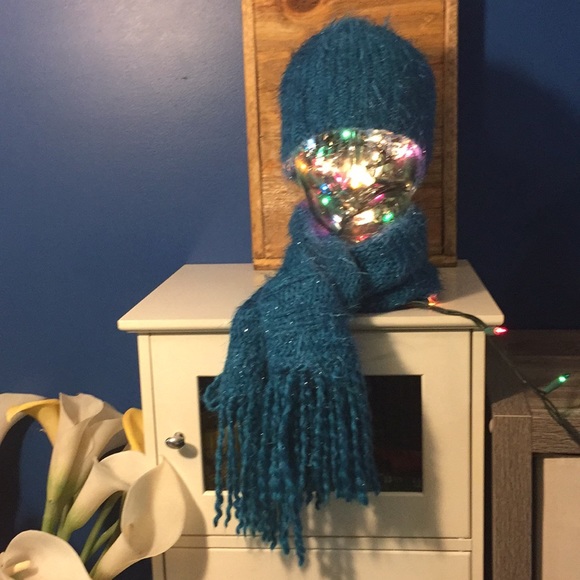 Sparkling Scarf & Sock Cap Matching Set - Picture 2 of 8